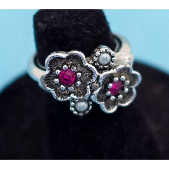 Vintage Cute Silver Flowers Ring Size 4 by Avon - N28 - Picture 1 of 3